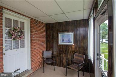 6941 Belclare Road Baltimore, MD 21222 - Photo 3 of 20 Sun Room