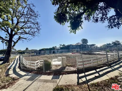 $4,500,000 | 620 El Cerco Place, Pacific Palisades, CA 90272