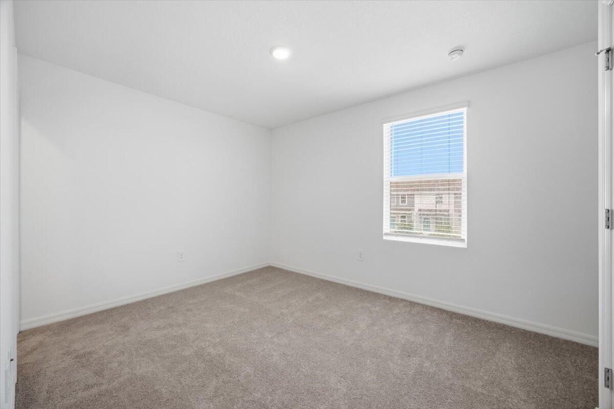 2907 Skyline Loop Kissimmee, FL 34758 - Photo 10 of 12 an empty room with a window