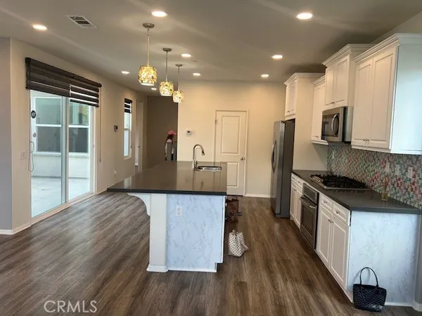 $5,000 | 232 Cultivate, Irvine, CA 92618