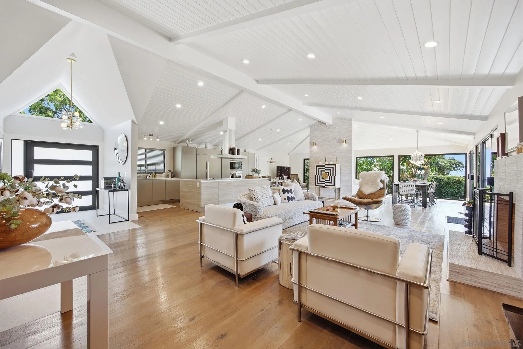 1402 Rodeo Drive La Jolla, CA 92037 - Photo 8 of 75 Gallery Image 8