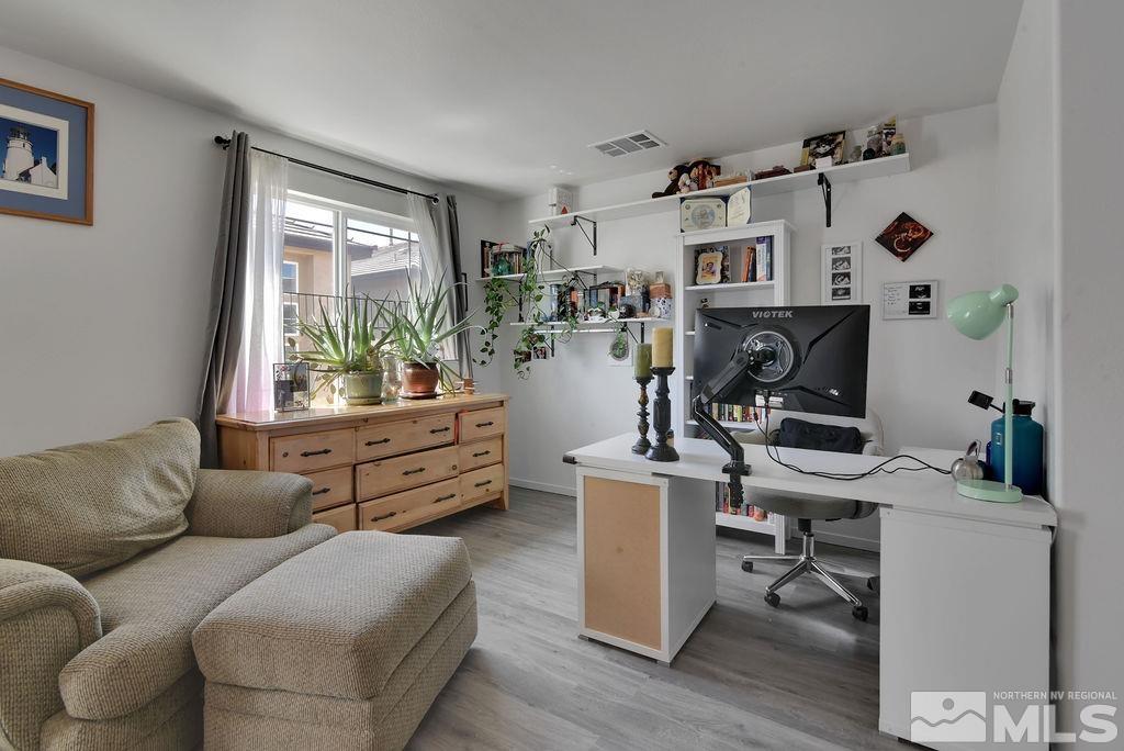 9622 Windjammer Way Reno, NV 89506 - Photo 14 of 29 a living room with furniture and a flat screen tv
