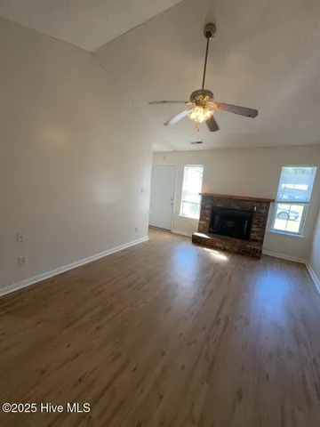 $1,050 | 212 Live Oak Court, Midway Park, NC 28544