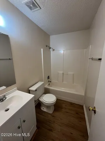 $1,050 | 212 Live Oak Court, Midway Park, NC 28544