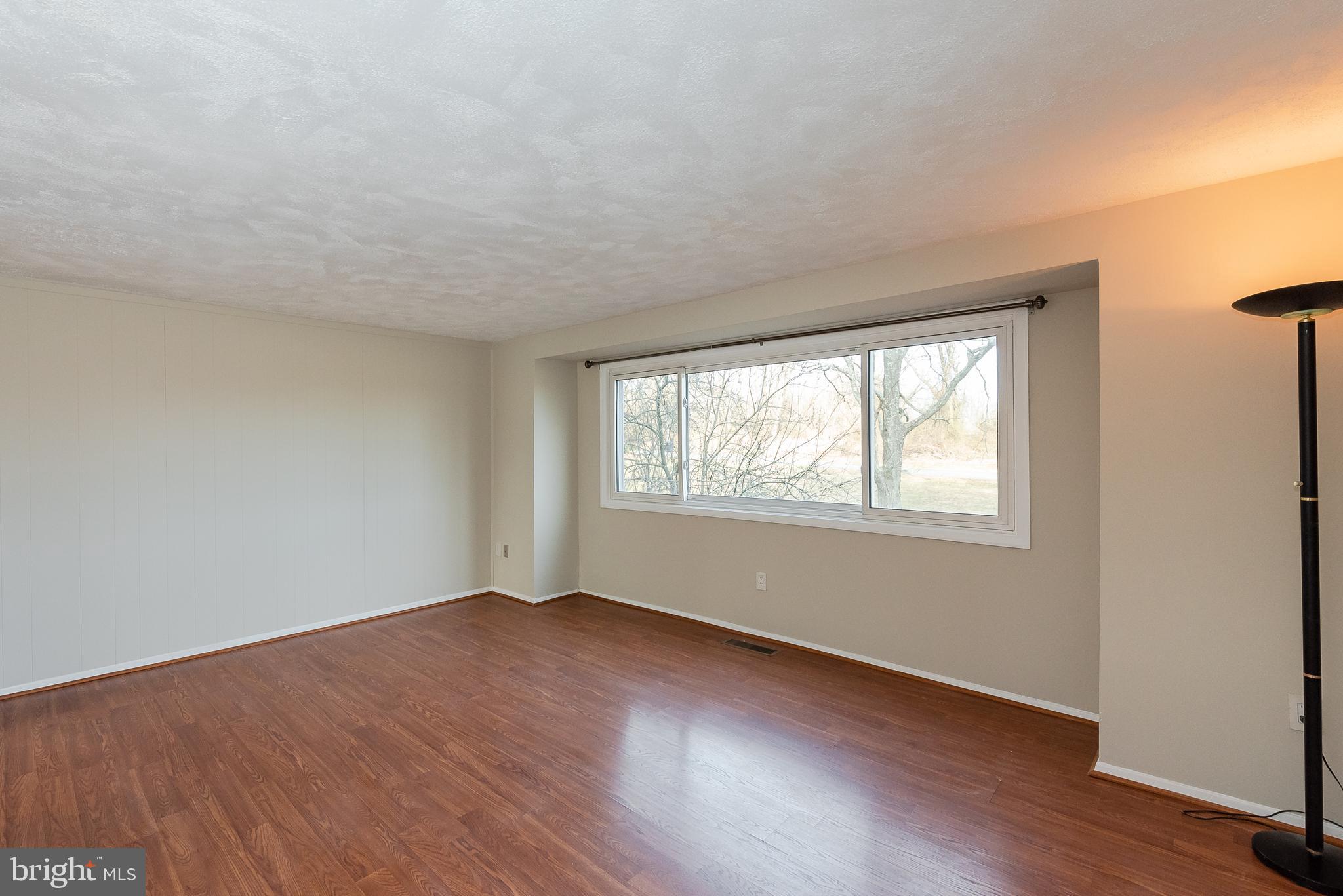 9457 Merryrest Road Columbia, MD 21045 - Photo 2 of 29 Living Room