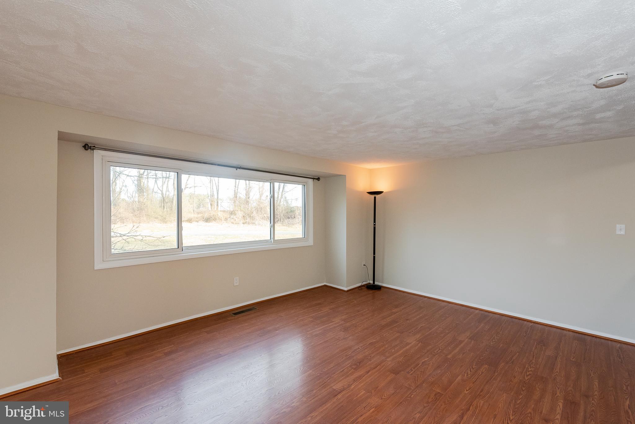 9457 Merryrest Road Columbia, MD 21045 - Photo 6 of 29 Living Room
