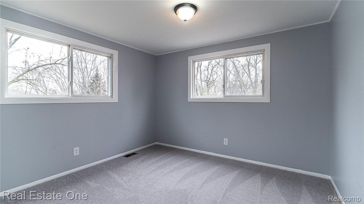 565 East Baker Road Highland, MI 48357 - Photo 9 of 12 00__9.jpg