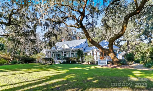 a view of house with a yard