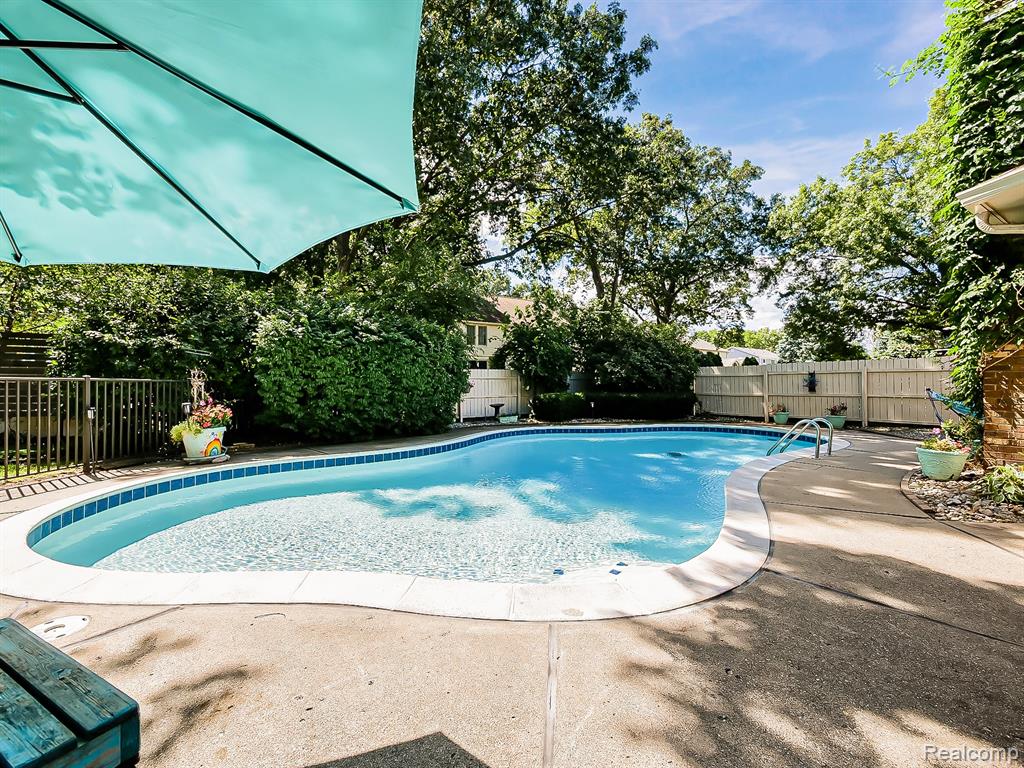 11924 Raintree Court Utica, MI 48315 - Photo 33 of 41 Gallery Image 33