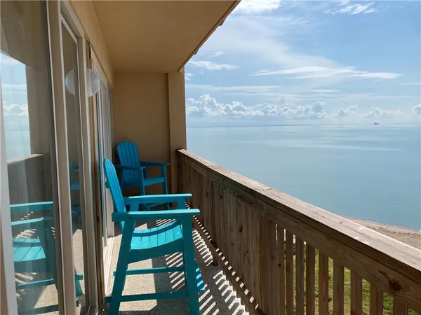 $224,900 | 4000 Surfside Boulevard, Unit 805, Corpus Christi, TX 78402