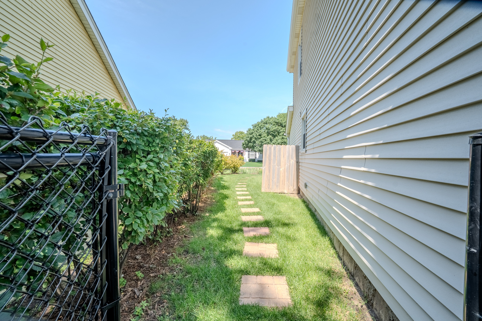 943 Shady Tree Lane Wheeling, IL 60090 - Photo 37 of 41