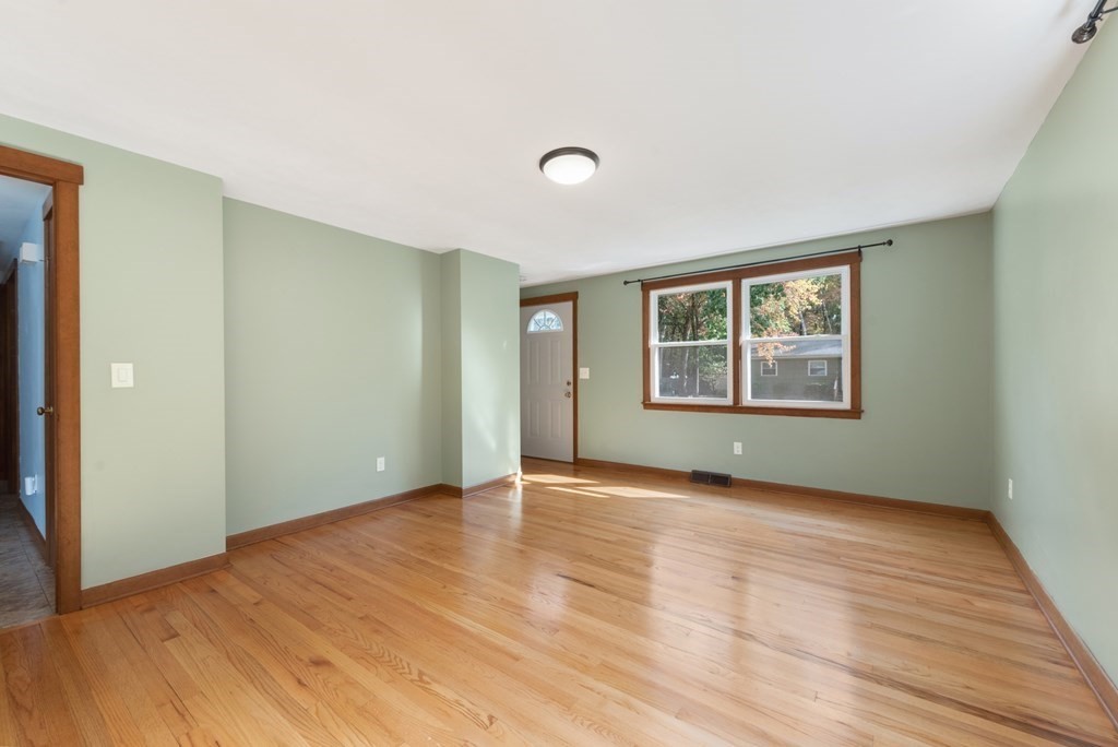 120 Tioga Street Springfield, MA 01128 - Photo 11 of 31