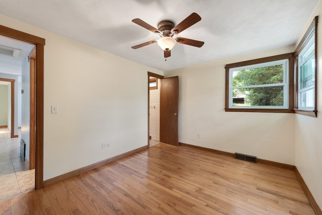 120 Tioga Street Springfield, MA 01128 - Photo 15 of 31