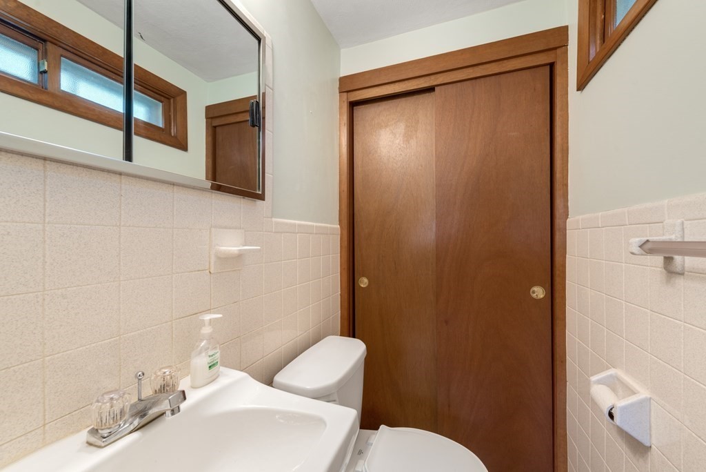 120 Tioga Street Springfield, MA 01128 - Photo 16 of 31