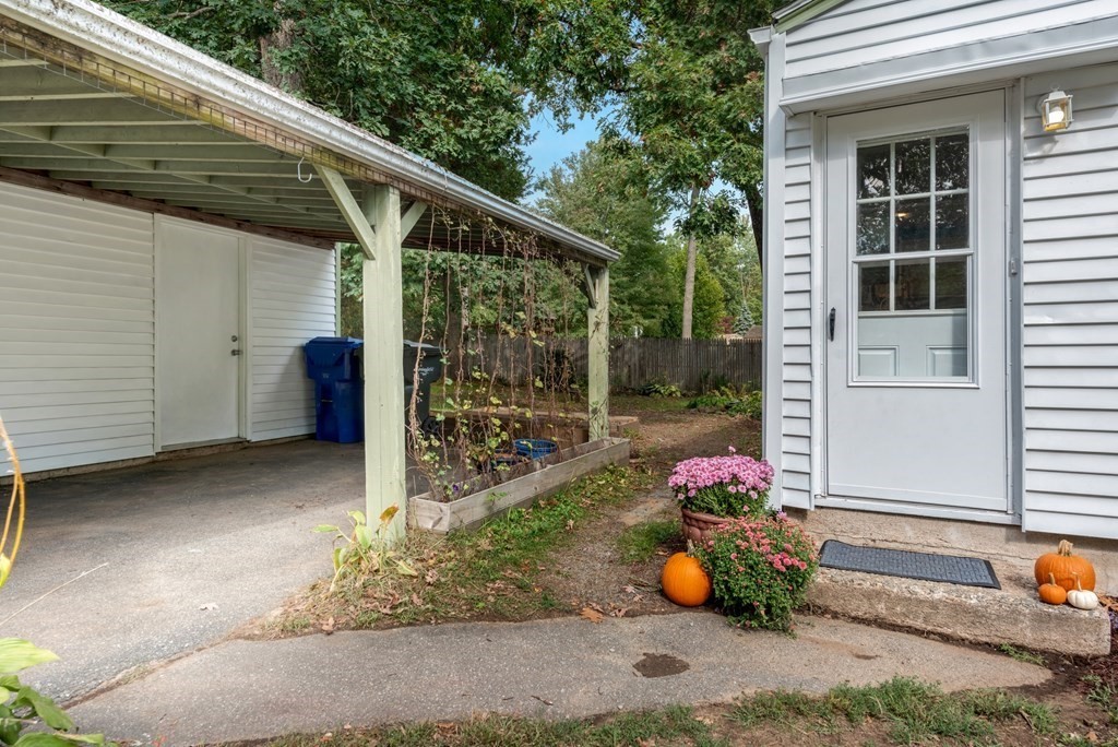 120 Tioga Street Springfield, MA 01128 - Photo 22 of 31