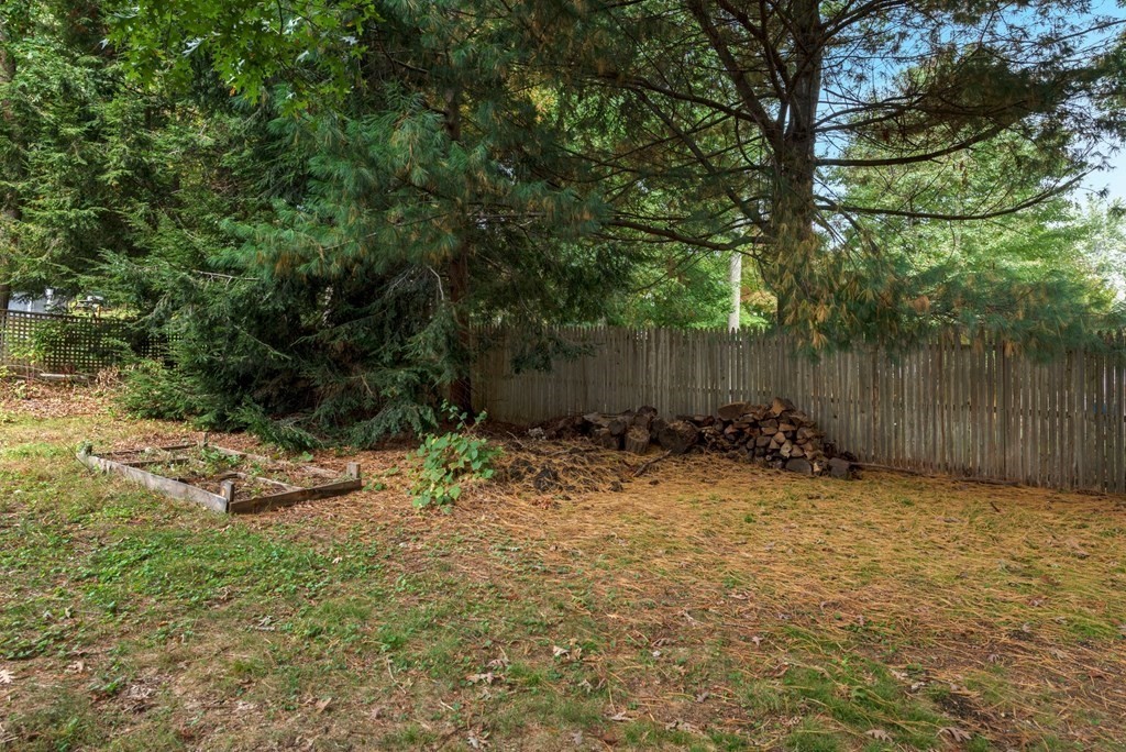 120 Tioga Street Springfield, MA 01128 - Photo 27 of 31