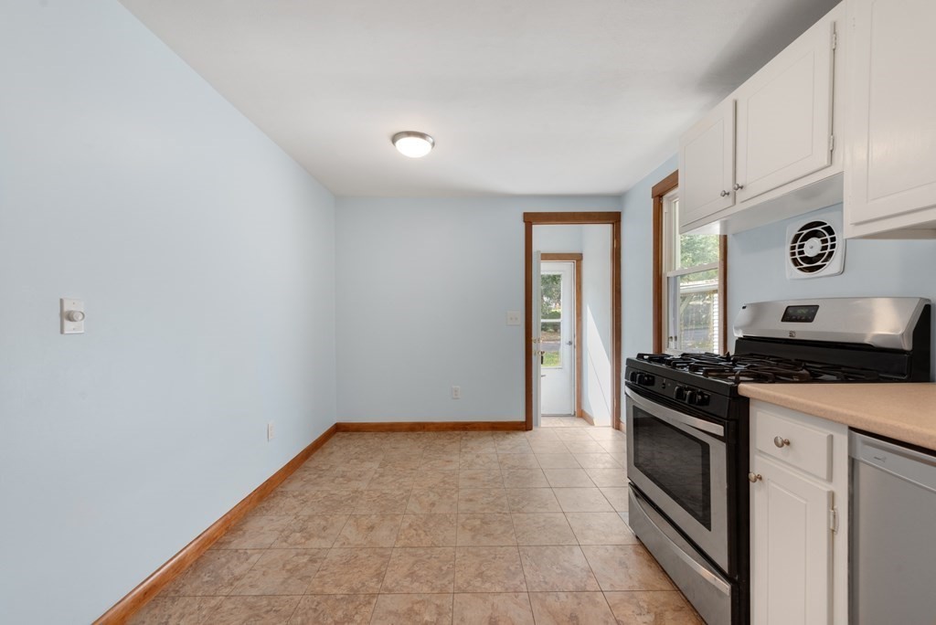 120 Tioga Street Springfield, MA 01128 - Photo 7 of 31