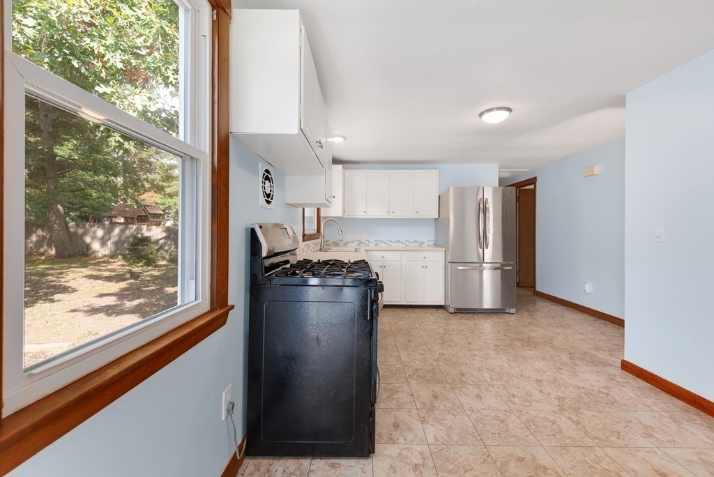 120 Tioga Street Springfield, MA 01128 - Photo 8 of 31