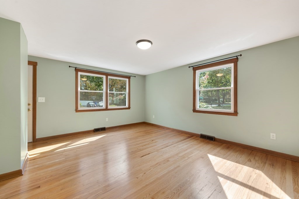 120 Tioga Street Springfield, MA 01128 - Photo 10 of 31