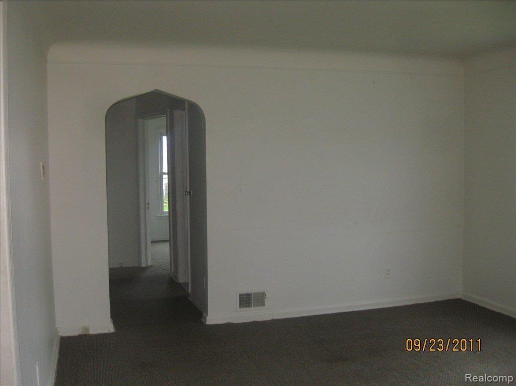 6820 Rutherford Street Detroit, MI 48228 - Photo 5 of 8 living room
