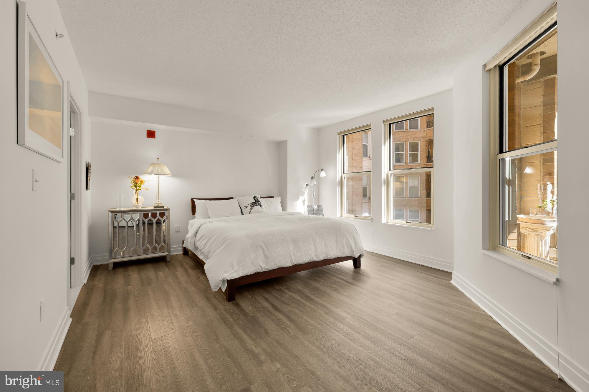 915 E Street Northwest, Unit 815 Washington, DC 20004 - Photo 14 of 26 Massive primary suite