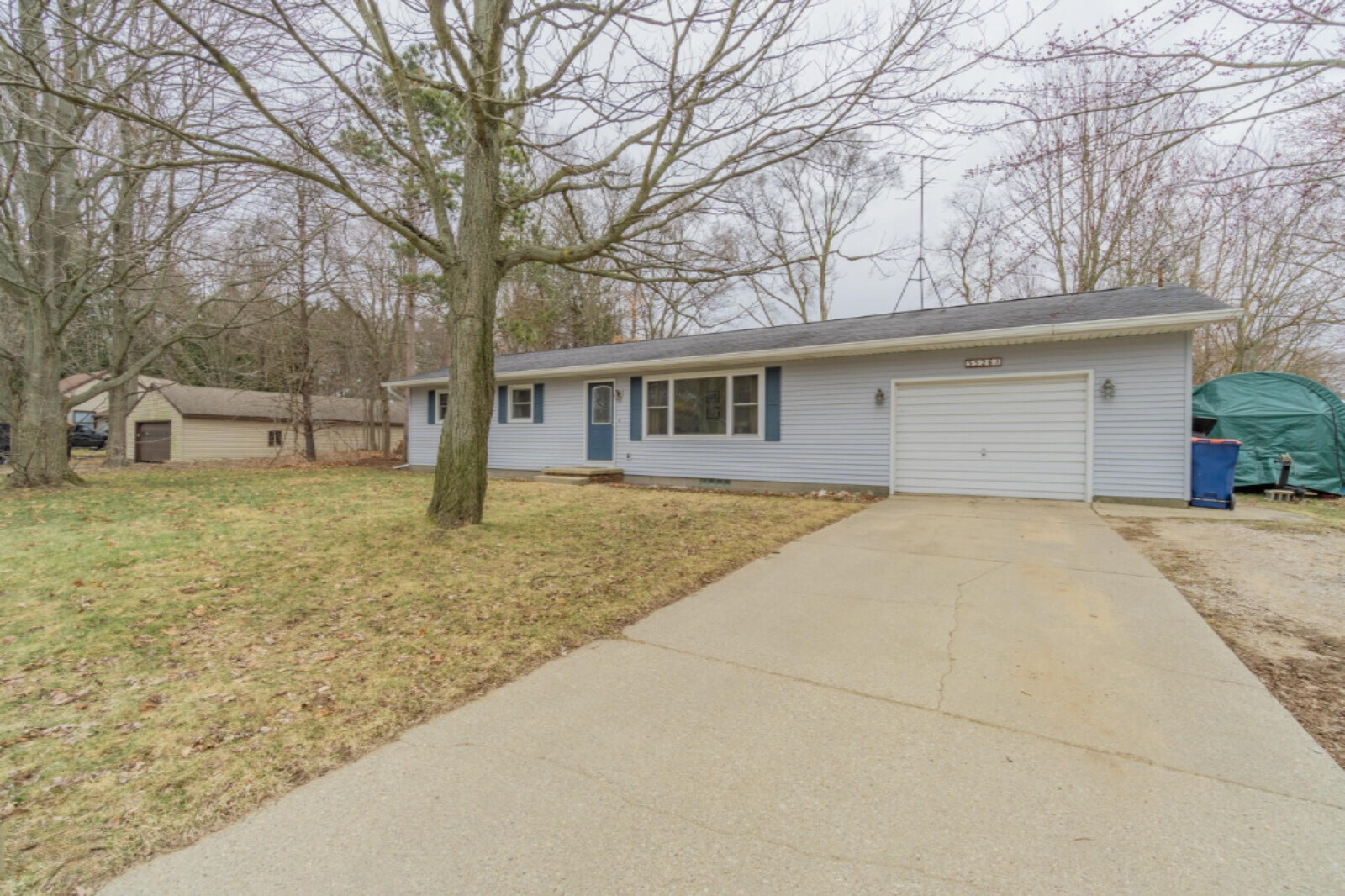 3326 Raffie Street Muskegon, MI 49444 - Photo 3 of 28 04_Lighter38_mls
