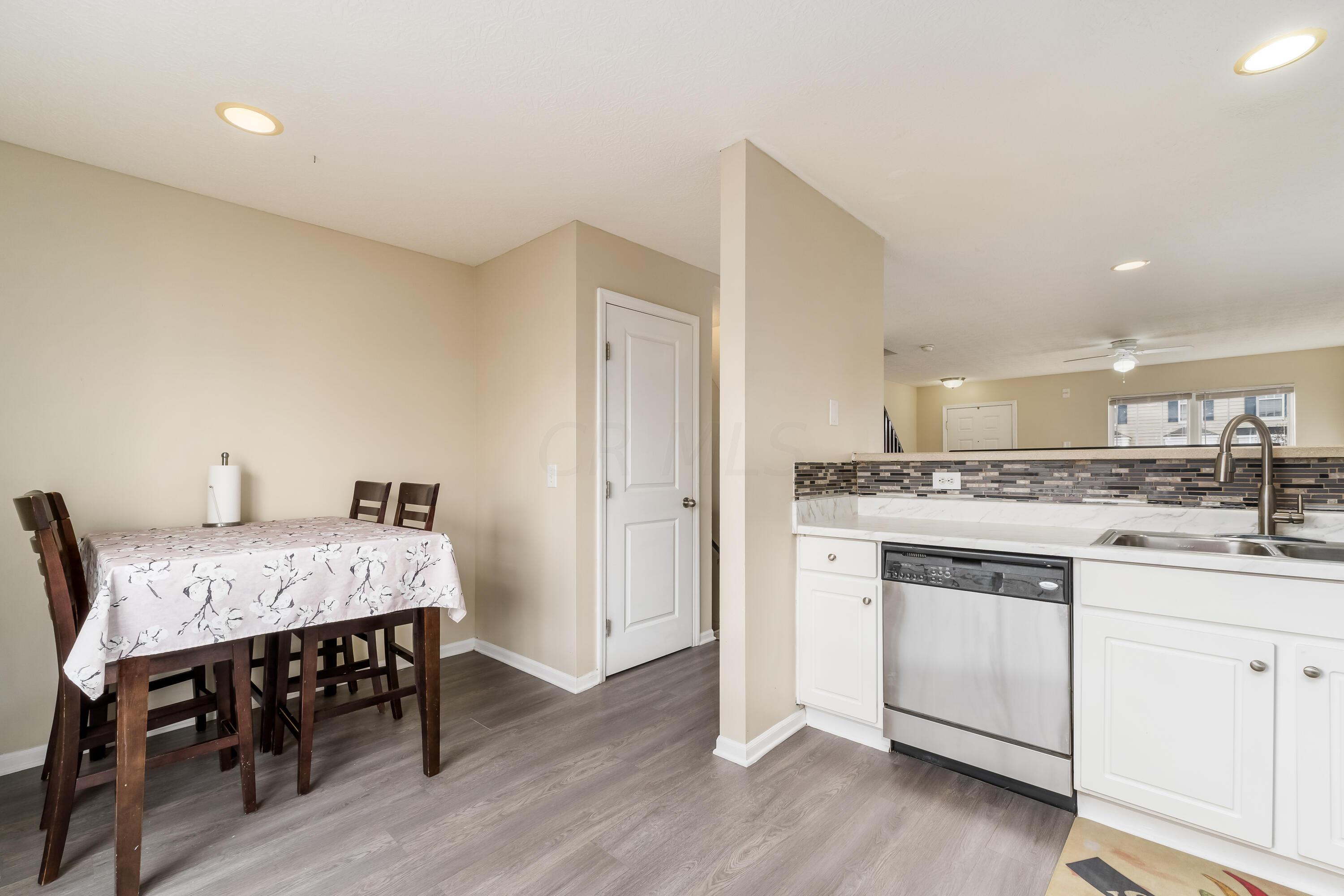 6286 Needletail Road, Unit 286286 Columbus, OH 43230 - Photo 19 of 33 S_-_6286_Needletrail_Rd_-_037