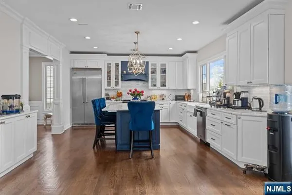 $1,999,995 | 160 Lawrence Drive, Paramus, NJ 07652