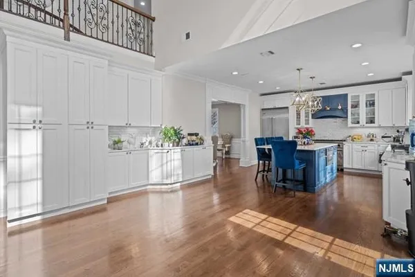 $1,999,995 | 160 Lawrence Drive, Paramus, NJ 07652