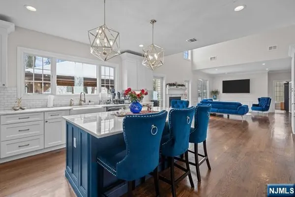 $1,999,995 | 160 Lawrence Drive, Paramus, NJ 07652