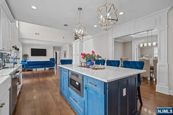 $1,999,995 | 160 Lawrence Drive, Paramus, NJ 07652