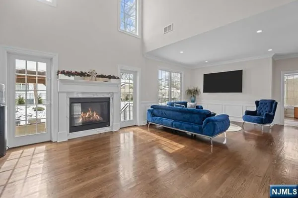 $1,999,995 | 160 Lawrence Drive, Paramus, NJ 07652