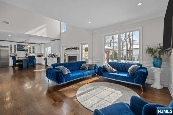 $1,999,995 | 160 Lawrence Drive, Paramus, NJ 07652