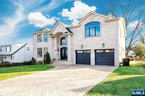 $1,999,995 | 160 Lawrence Drive, Paramus, NJ 07652