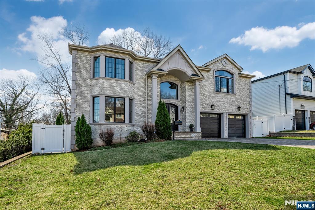 160 Lawrence Drive Paramus, NJ 07652 - Photo 3 of 49