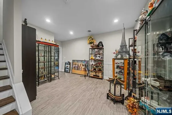 $1,999,995 | 160 Lawrence Drive, Paramus, NJ 07652