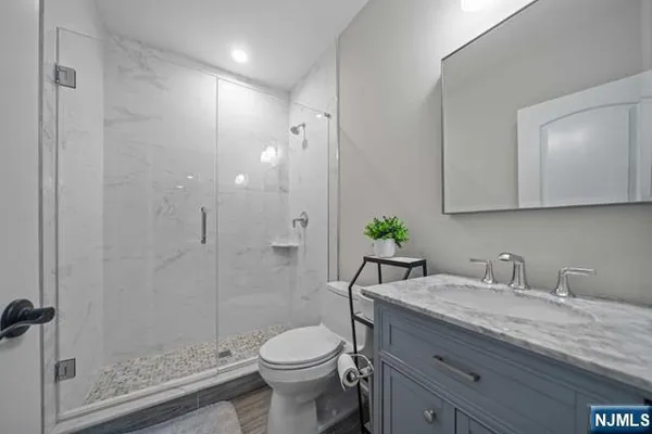 $1,999,995 | 160 Lawrence Drive, Paramus, NJ 07652