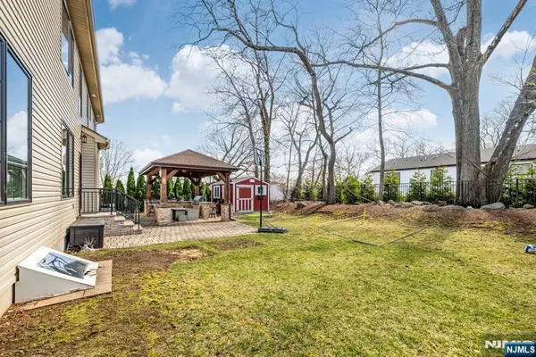 $1,999,995 | 160 Lawrence Drive, Paramus, NJ 07652