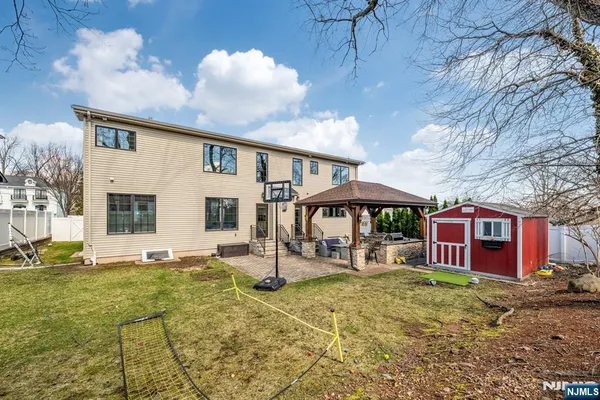 $1,999,995 | 160 Lawrence Drive, Paramus, NJ 07652