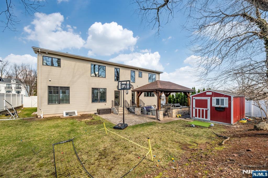 160 Lawrence Drive Paramus, NJ 07652 - Photo 46 of 49