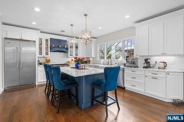 $1,999,995 | 160 Lawrence Drive, Paramus, NJ 07652