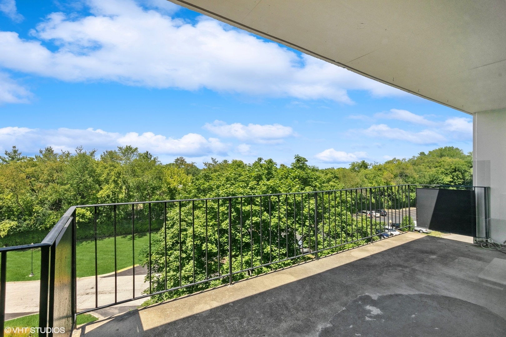 101 Bar Harbour Road, Unit 6E Schaumburg, IL 60193 - Photo 14 of 23 a view of a garden