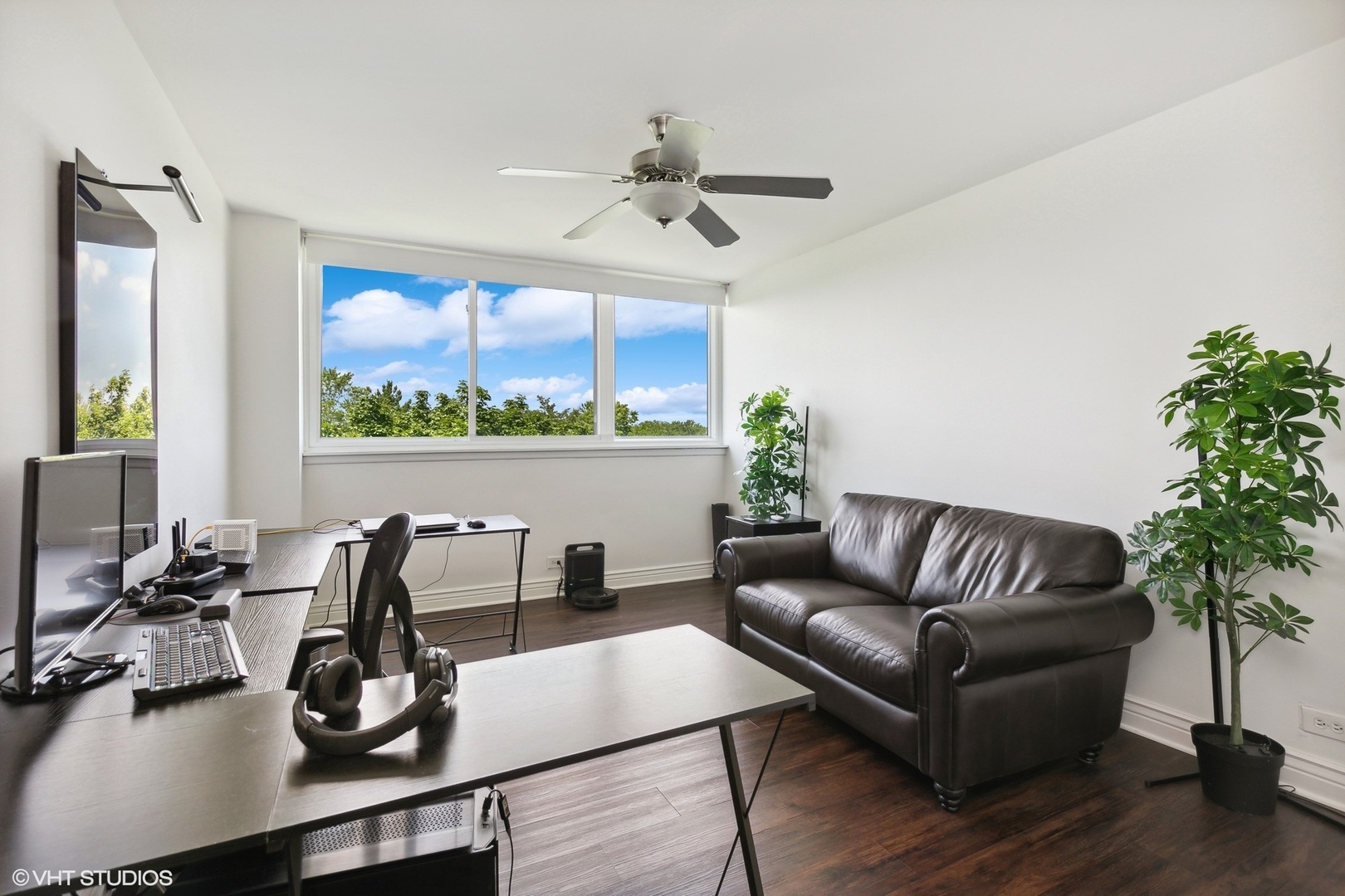 101 Bar Harbour Road, Unit 6E Schaumburg, IL 60193 - Photo 18 of 23 a living room with furniture flowers and a large window