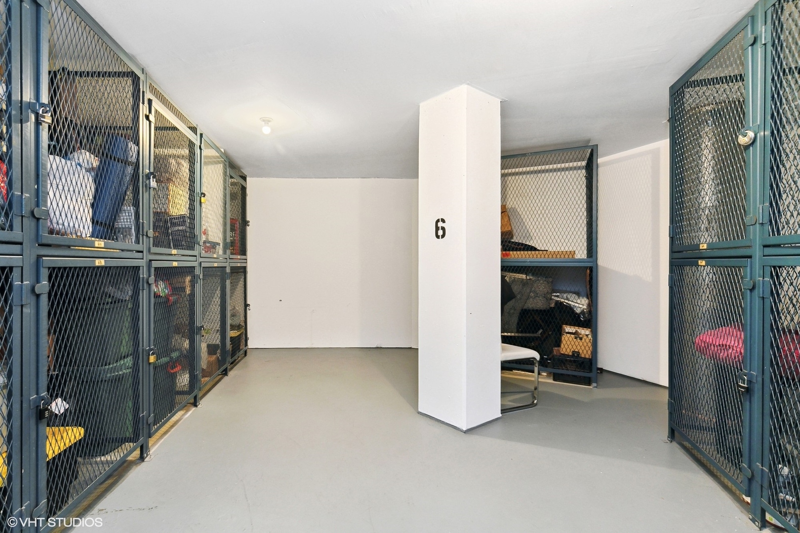 101 Bar Harbour Road, Unit 6E Schaumburg, IL 60193 - Photo 21 of 23 a view of a hallway with seating area