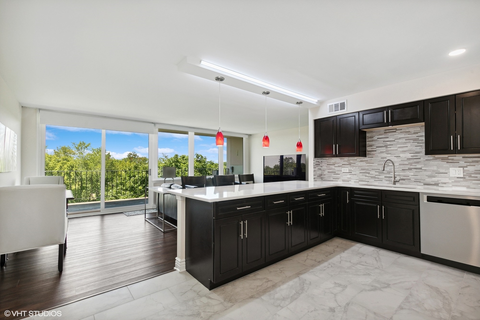 101 Bar Harbour Road, Unit 6E Schaumburg, IL 60193 - Photo 4 of 23 a kitchen with stainless steel appliances granite countertop a sink counter space cabinets and a window