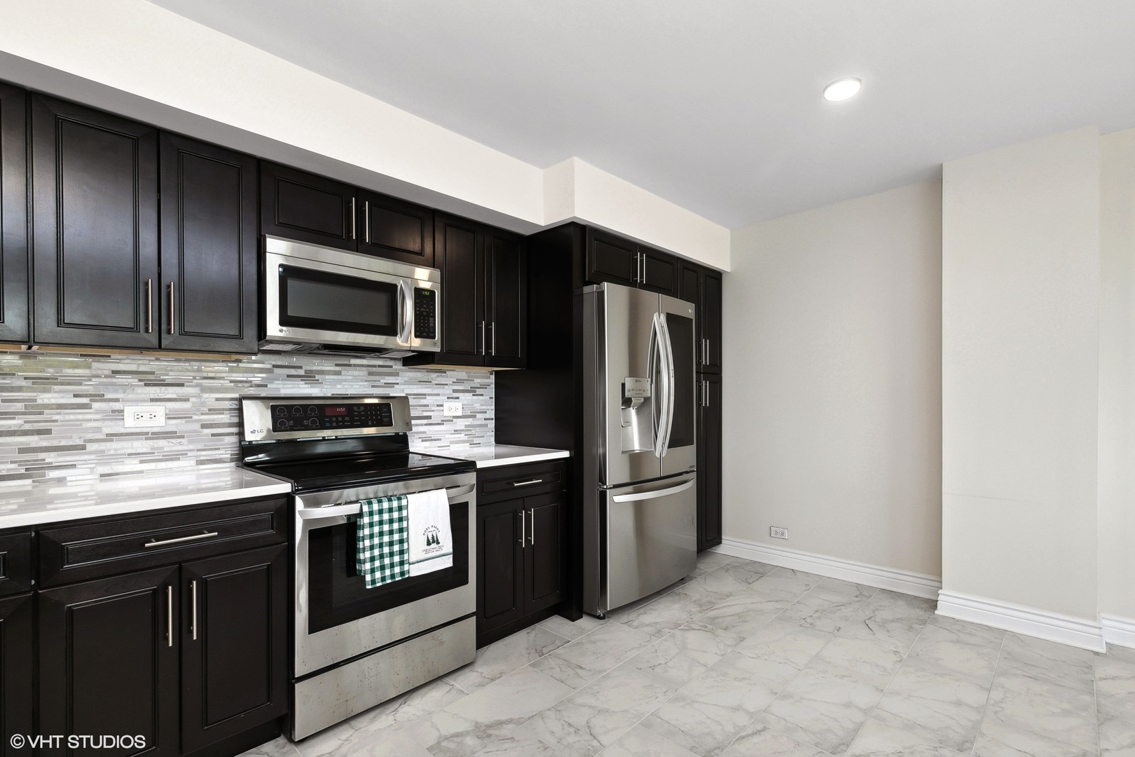 101 Bar Harbour Road, Unit 6E Schaumburg, IL 60193 - Photo 5 of 23 a kitchen with stainless steel appliances granite countertop a refrigerator and a stove top oven