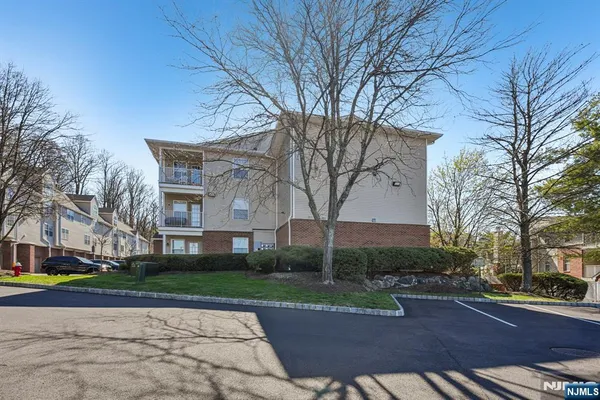 $425,000 | 3108 Schindler Lane, Wayne, NJ 07470