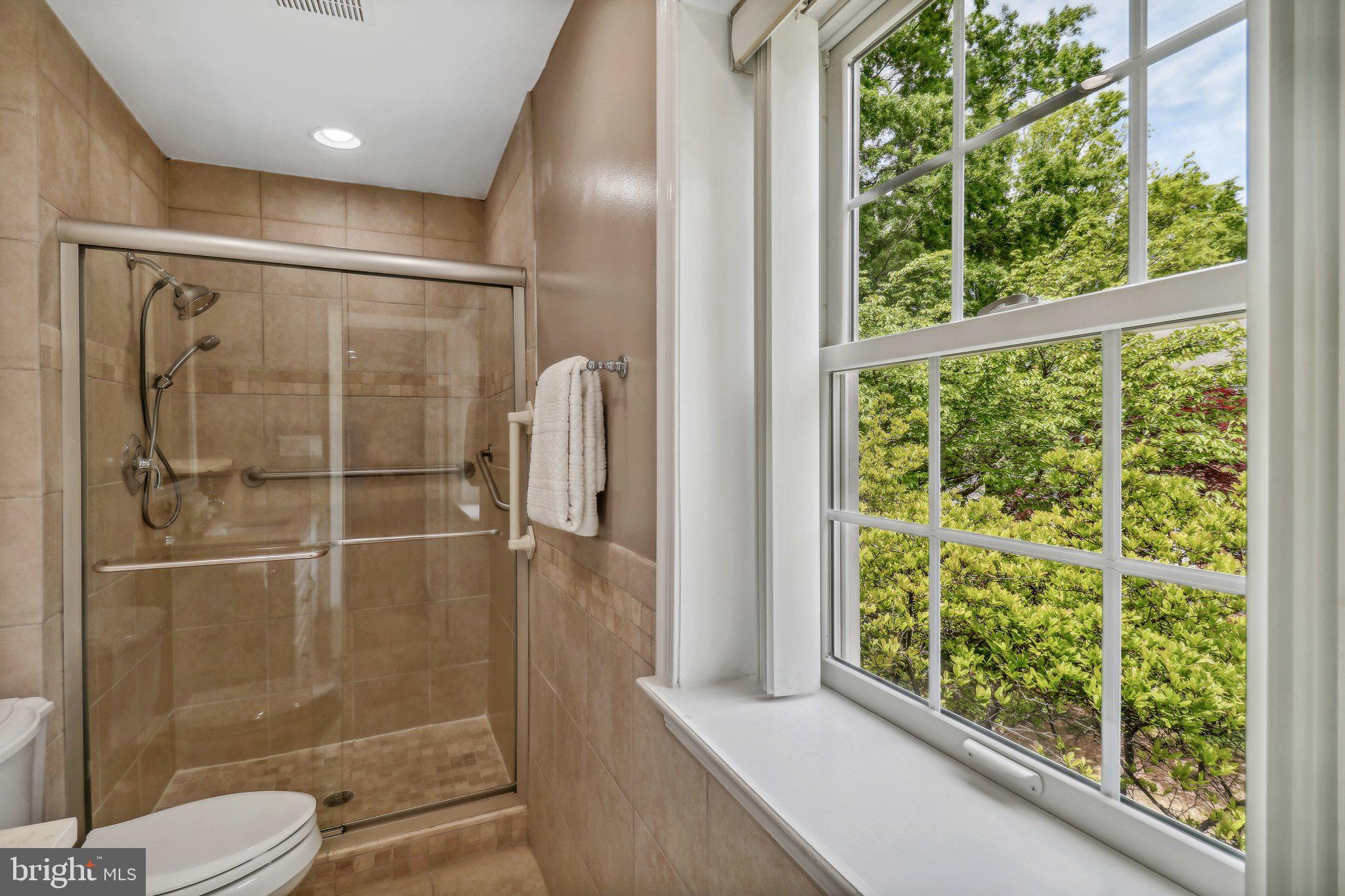 6703 Fairfax Road, Unit 75 Chevy Chase, MD 20815 - Photo 21 of 33 Primary Bathroom