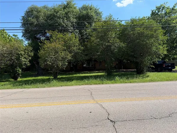 $550,000 | 210 West Bear Creek Road, Glenn Heights, TX 75154