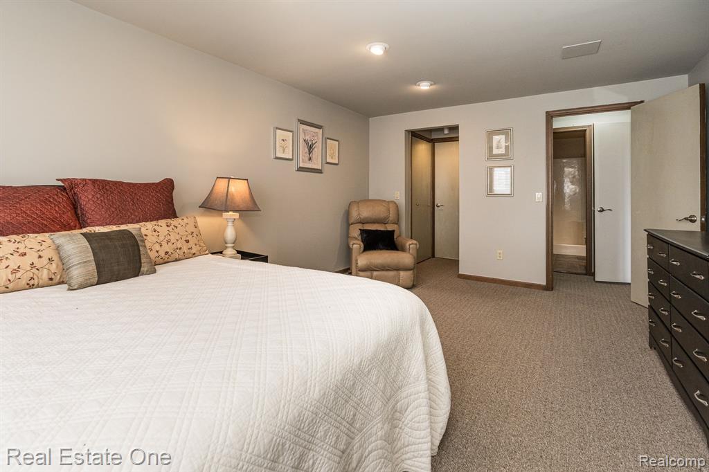 888 Green View Court Rochester Hills, MI 48307 - Photo 15 of 29